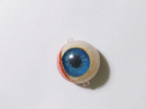 Naprawa oczu lalki (5)